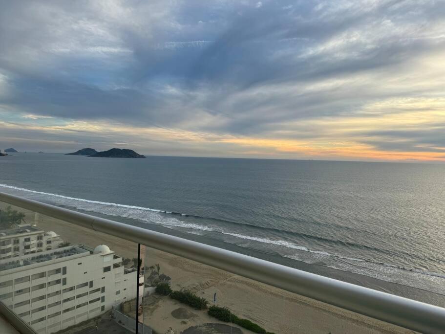Departamento De Lujo Vista Al Mar Piso 15 Apartman Mazatlán Kültér fotó